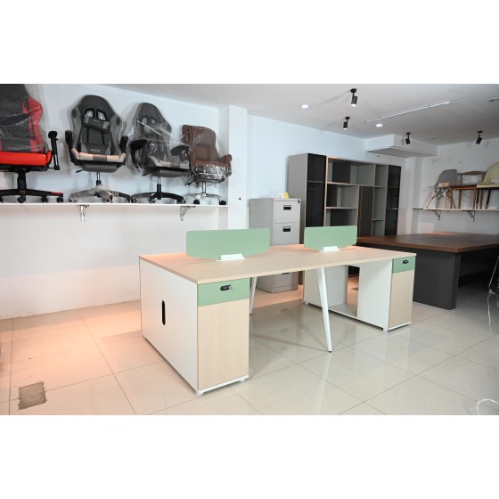 4-person desk